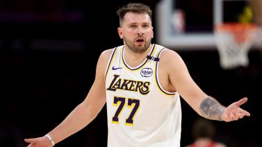 在篮下形成 在篮下形成